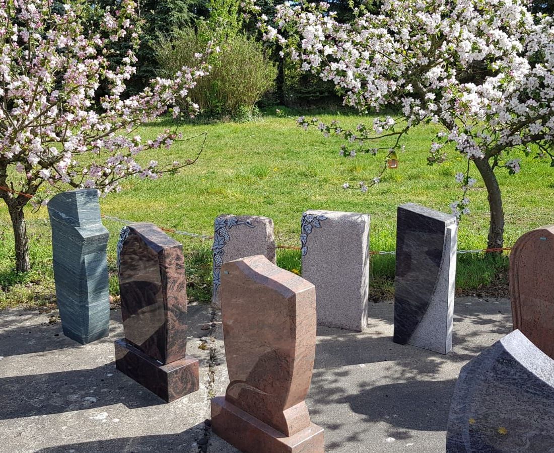 Steinmetz - „Haus der Bestattung“ am Friedhof in Parchim