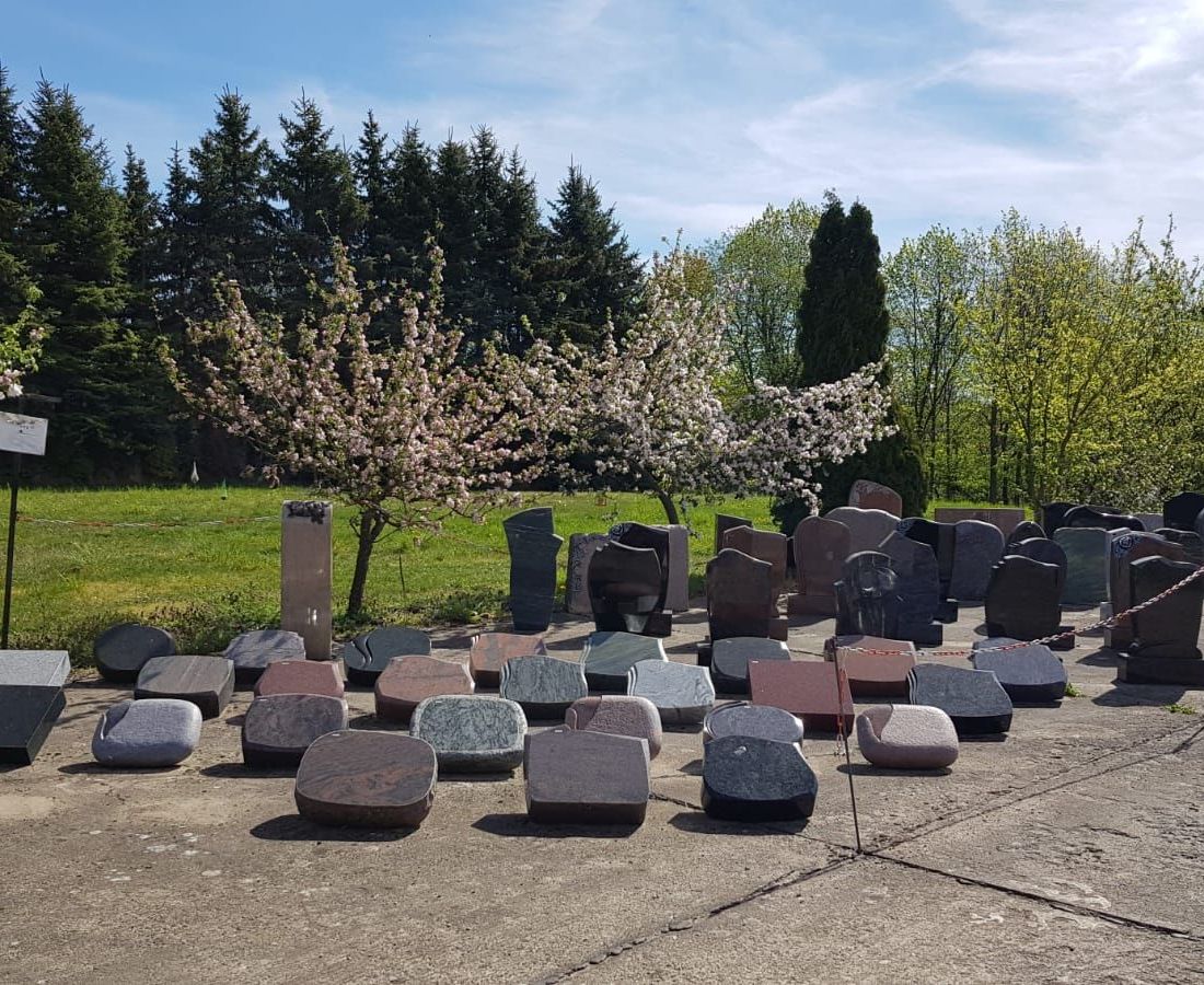 Steinmetz - „Haus der Bestattung“ am Friedhof in Parchim