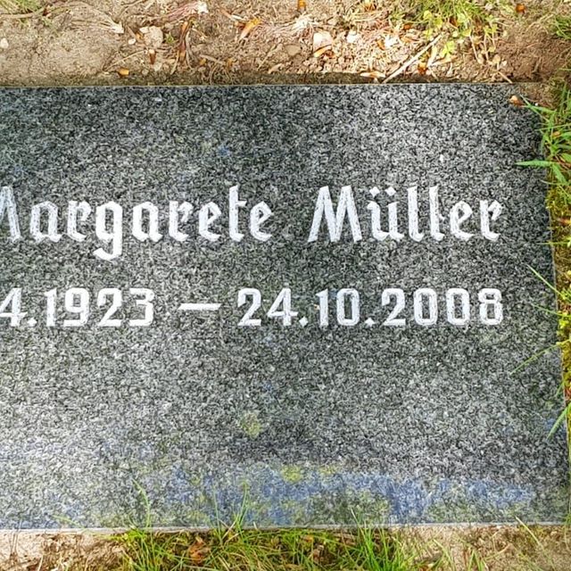 Steinmetz - „Haus der Bestattung“ am Friedhof in Parchim