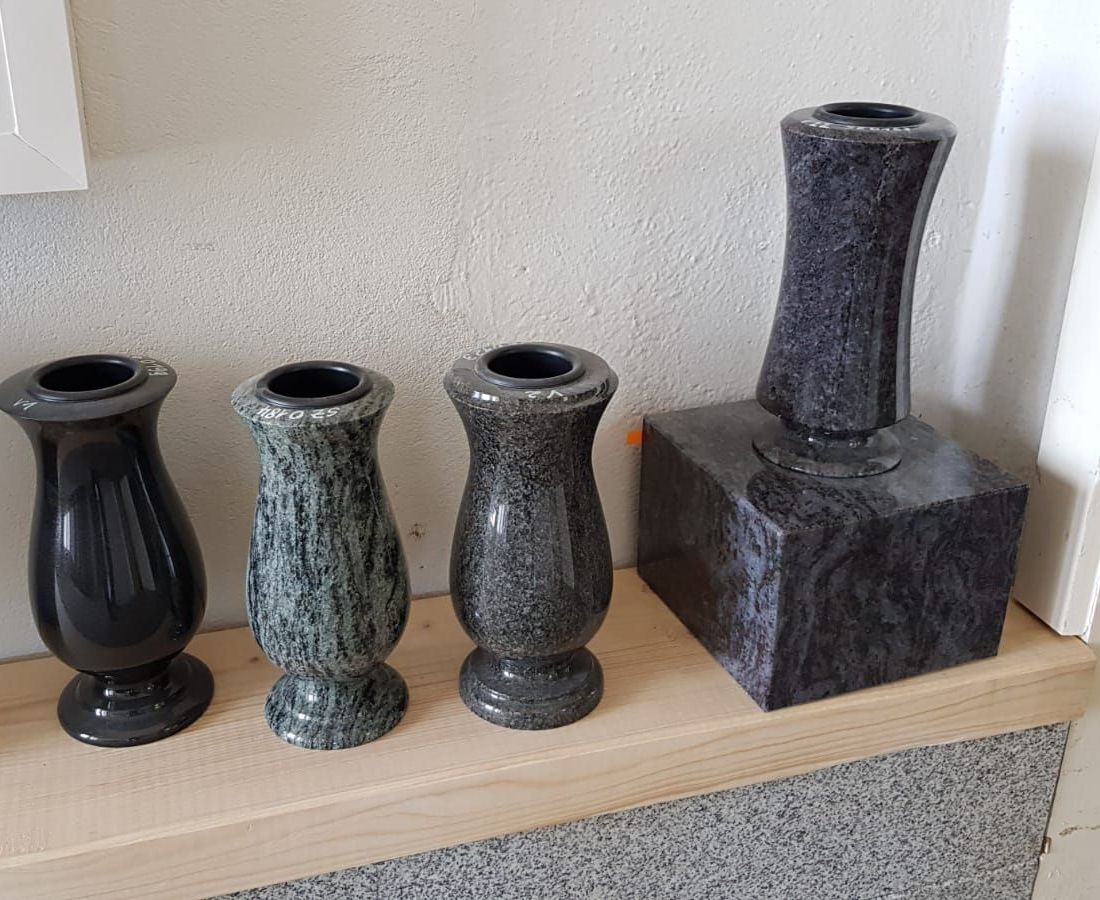 Steinmetz - „Haus der Bestattung“ am Friedhof in Parchim