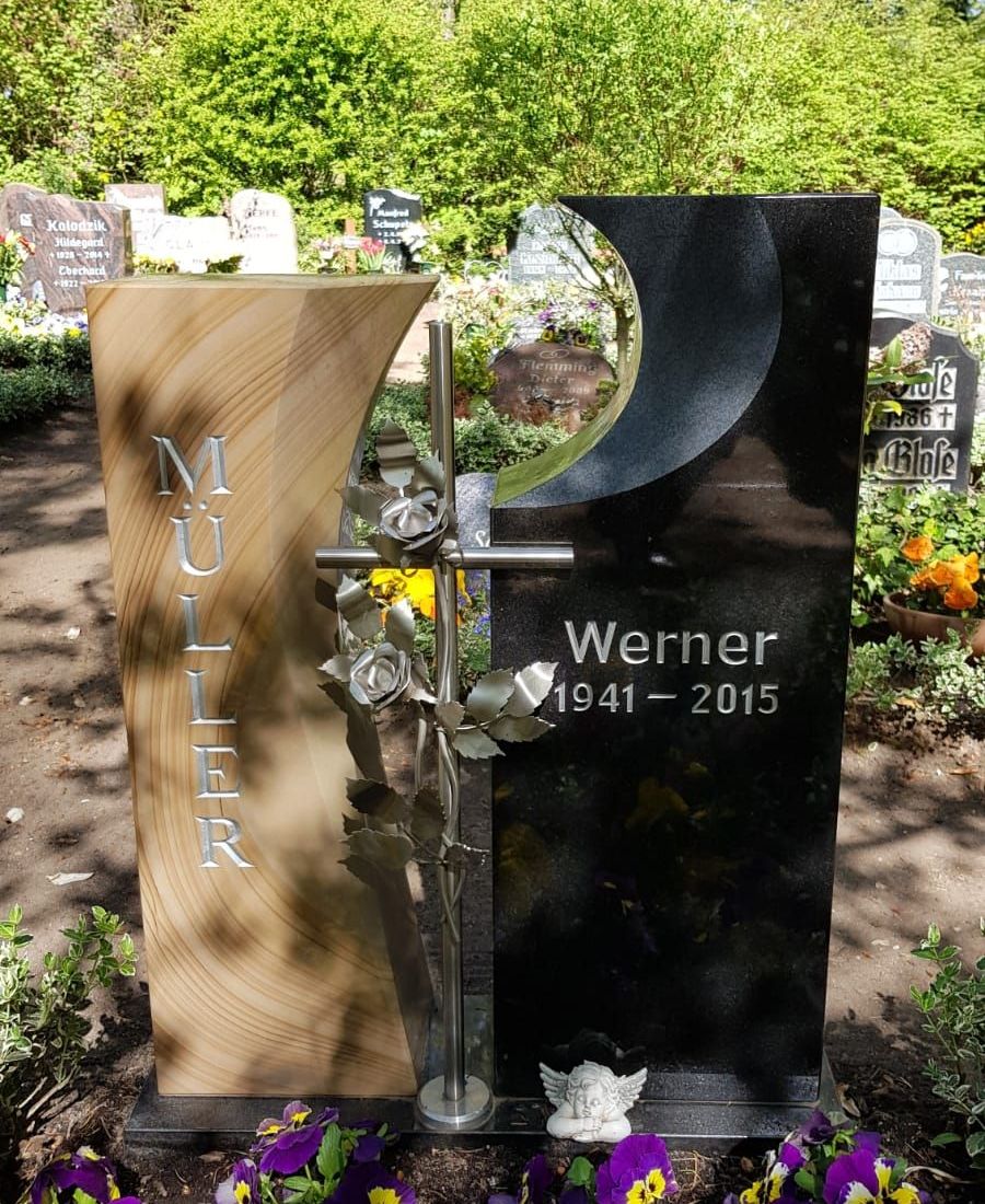 Steinmetz - „Haus der Bestattung“ am Friedhof in Parchim